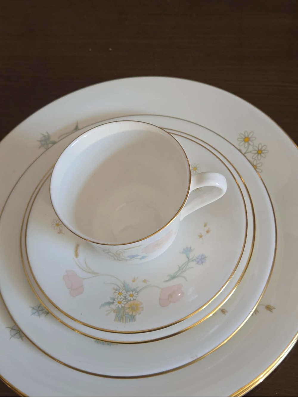 Royal Doulton “Flirtation” China Tea Cup and Salad Plate Set